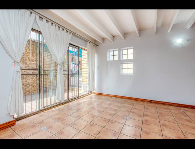 2.5 BEDROOM TOWNHOUSE TO LET IN PARKMORE